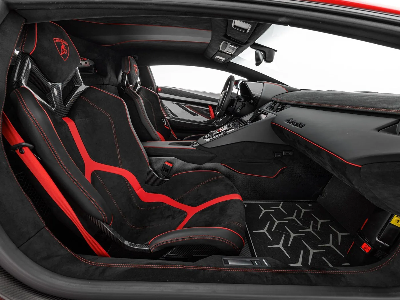 2019 Lamborghini Aventador SVJ offered by a specialist dealer in Böblingen, Germany, photo 10 of 15