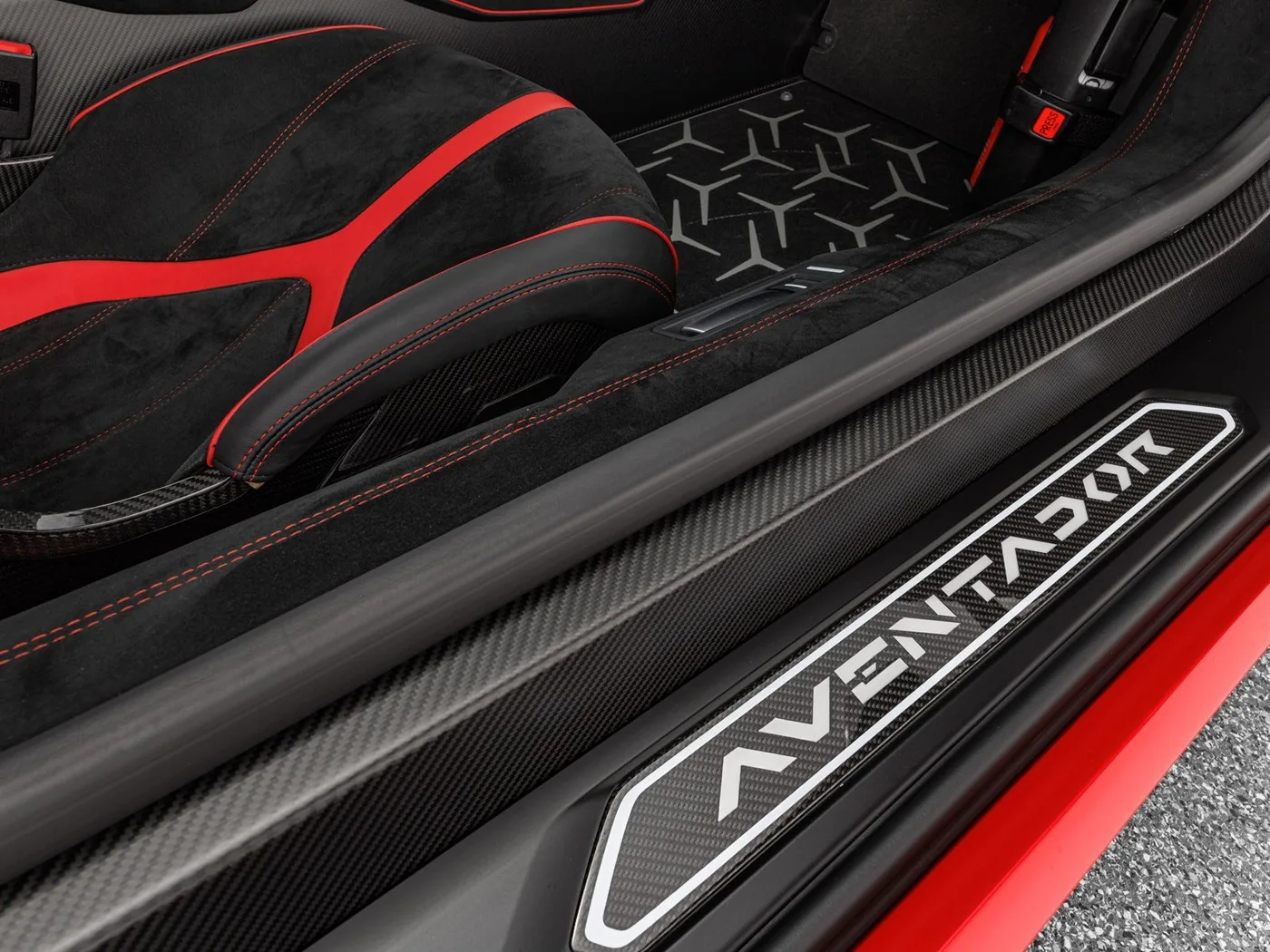2019 Lamborghini Aventador SVJ offered by a specialist dealer in Böblingen, Germany, photo 14 of 15
