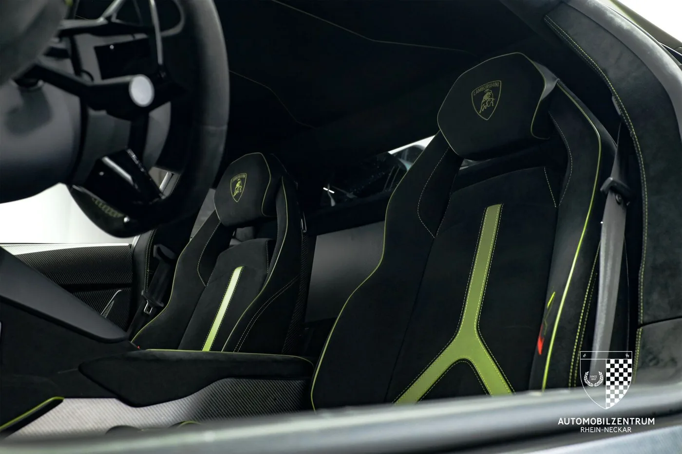 2019 Lamborghini Aventador SVJ offered by a supercar dealer in Viernheim, Germany, photo 13 of 25
