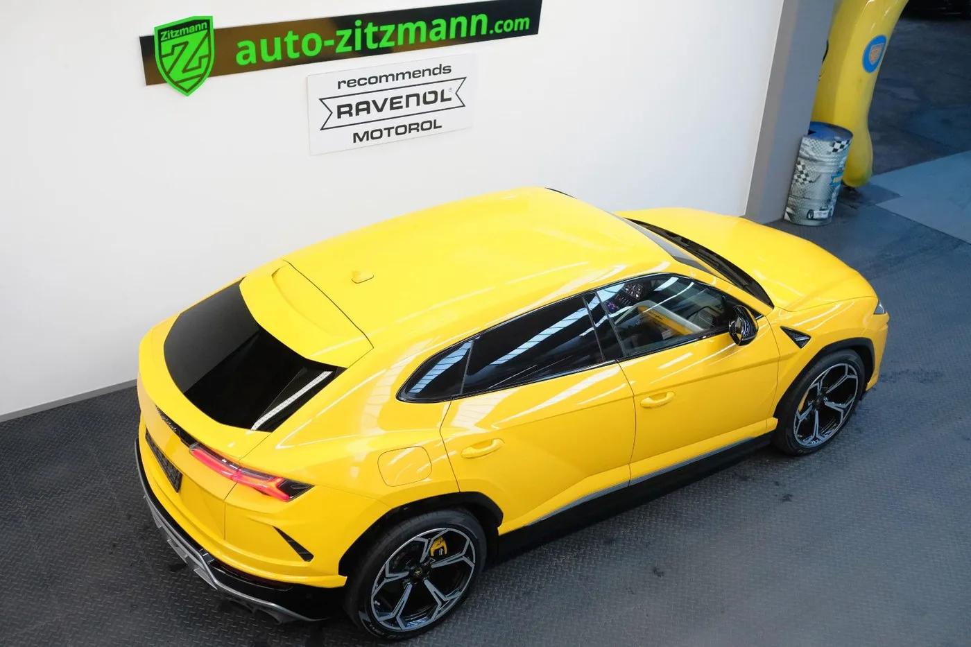 2019 Lamborghini Urus offered by a specialist dealer in Nuremberg, Germany, photo 5 of 15