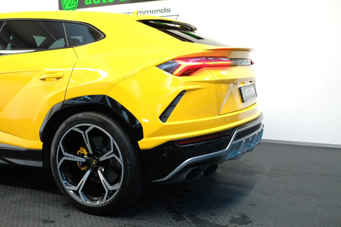 2019 Lamborghini Urus offered by a specialist dealer in Nuremberg, Germany, photo 8 of 15