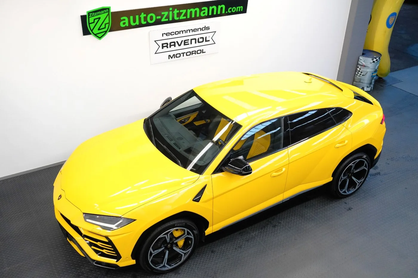 2019 Lamborghini Urus offered by a specialist dealer in Nuremberg, Germany, photo 10 of 15
