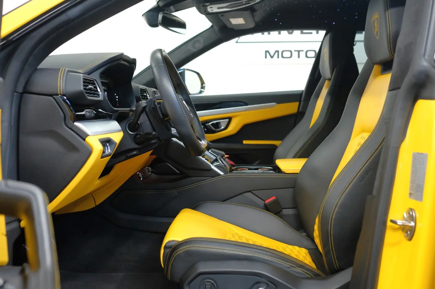 2019 Lamborghini Urus offered by a specialist dealer in Nuremberg, Germany, photo 13 of 15