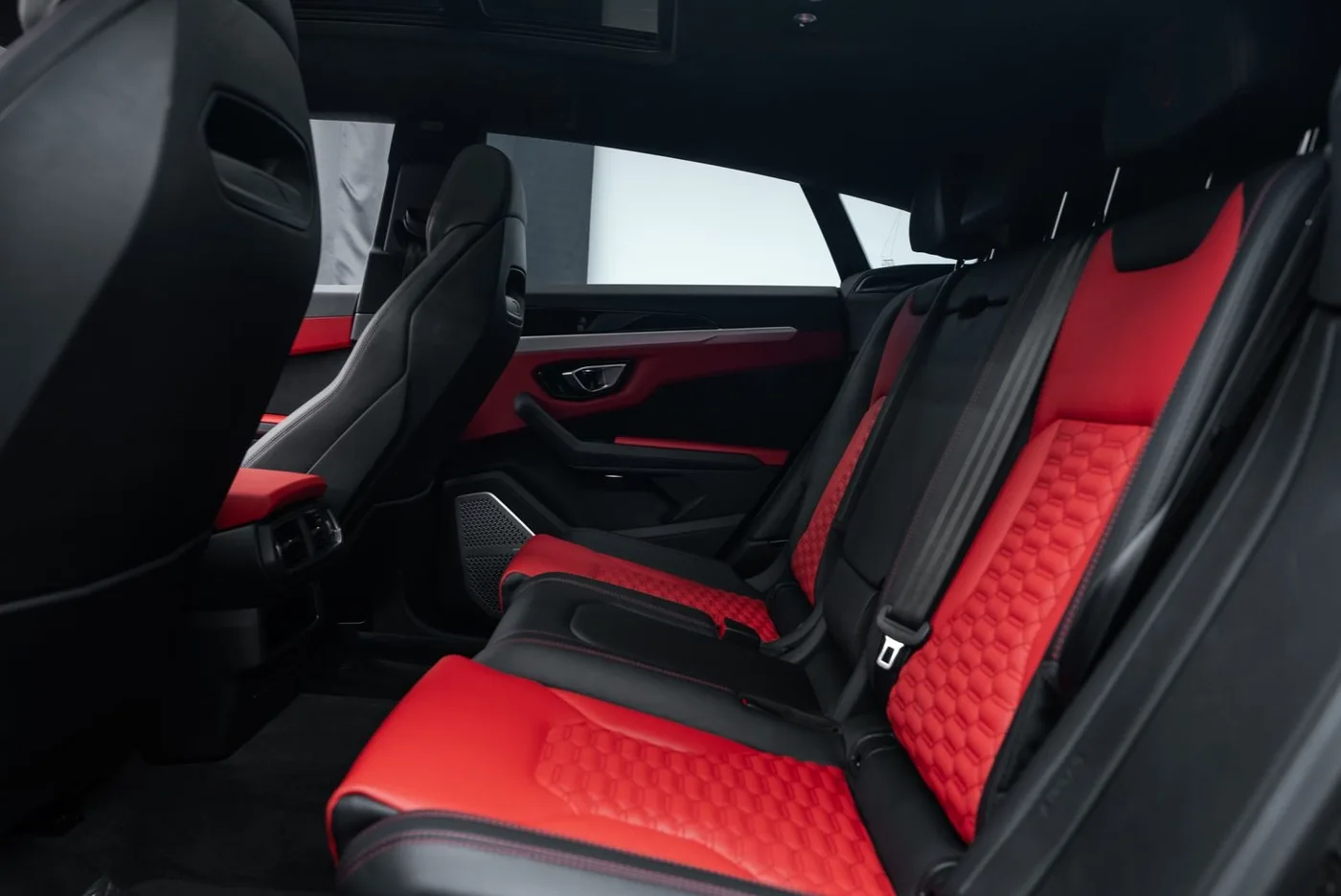 2019 Lamborghini Urus proposée par un concessionnaire spécialisé à Putzbrunn, Allemagne, photo 14 sur 15