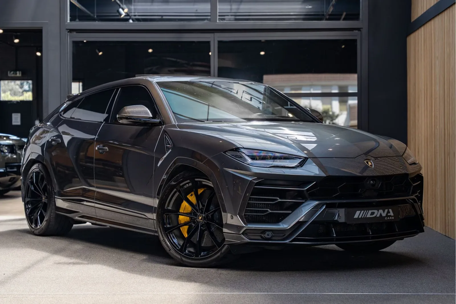 2019 Lamborghini Urus angeboten von einem Fachhändler in Naarden, Niederlande, Hauptfoto
