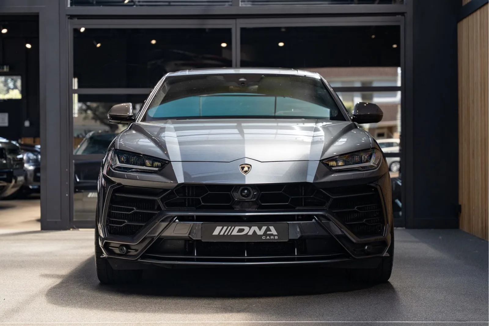 2019 Lamborghini Urus, 2/30