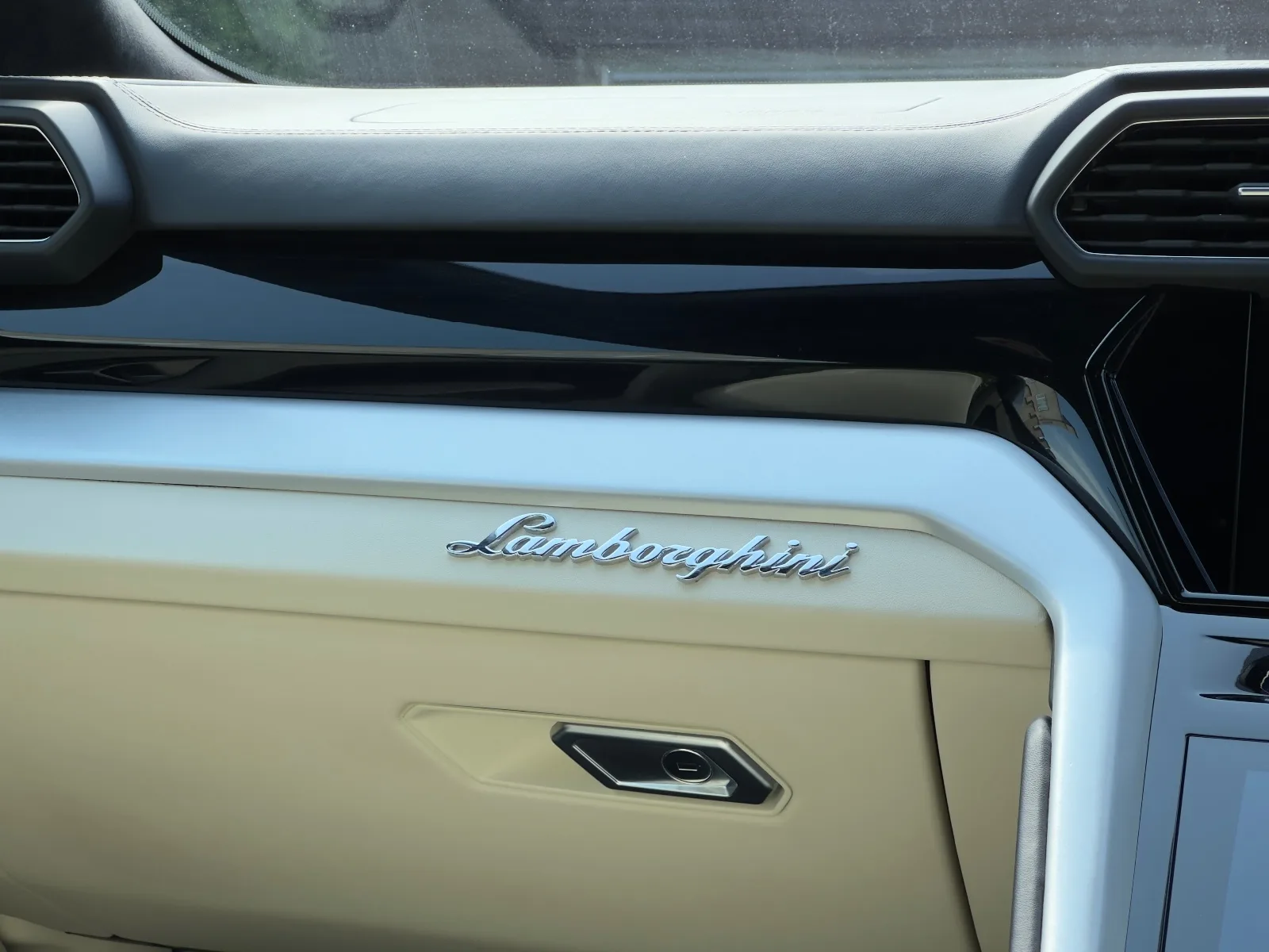 2019 Lamborghini Urus, 27/30