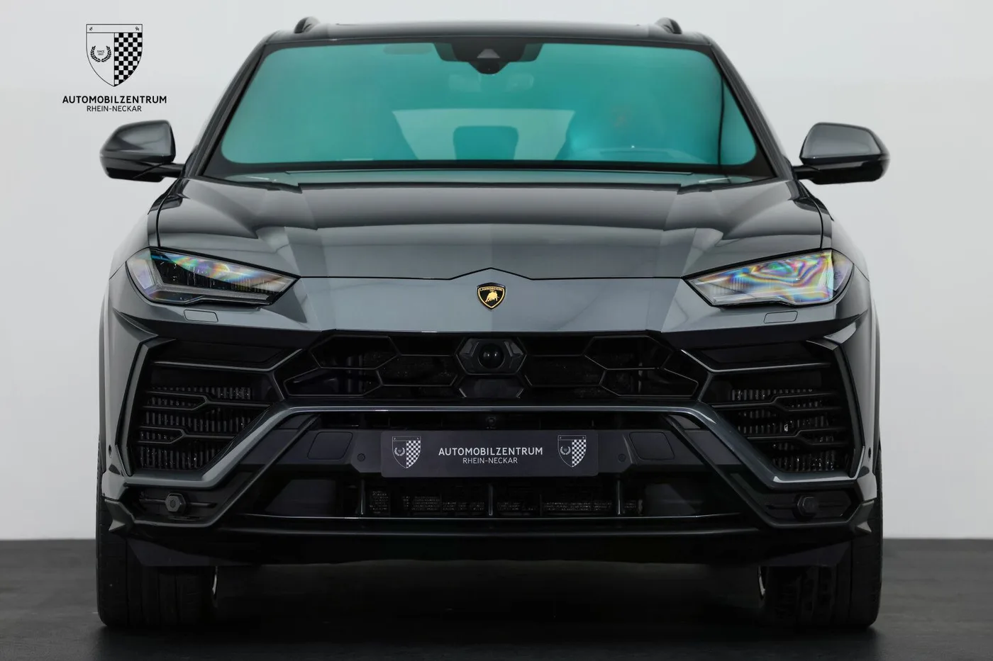 2019 Lamborghini Urus offered by a supercar dealer in Viernheim, Germany, photo 2 of 25