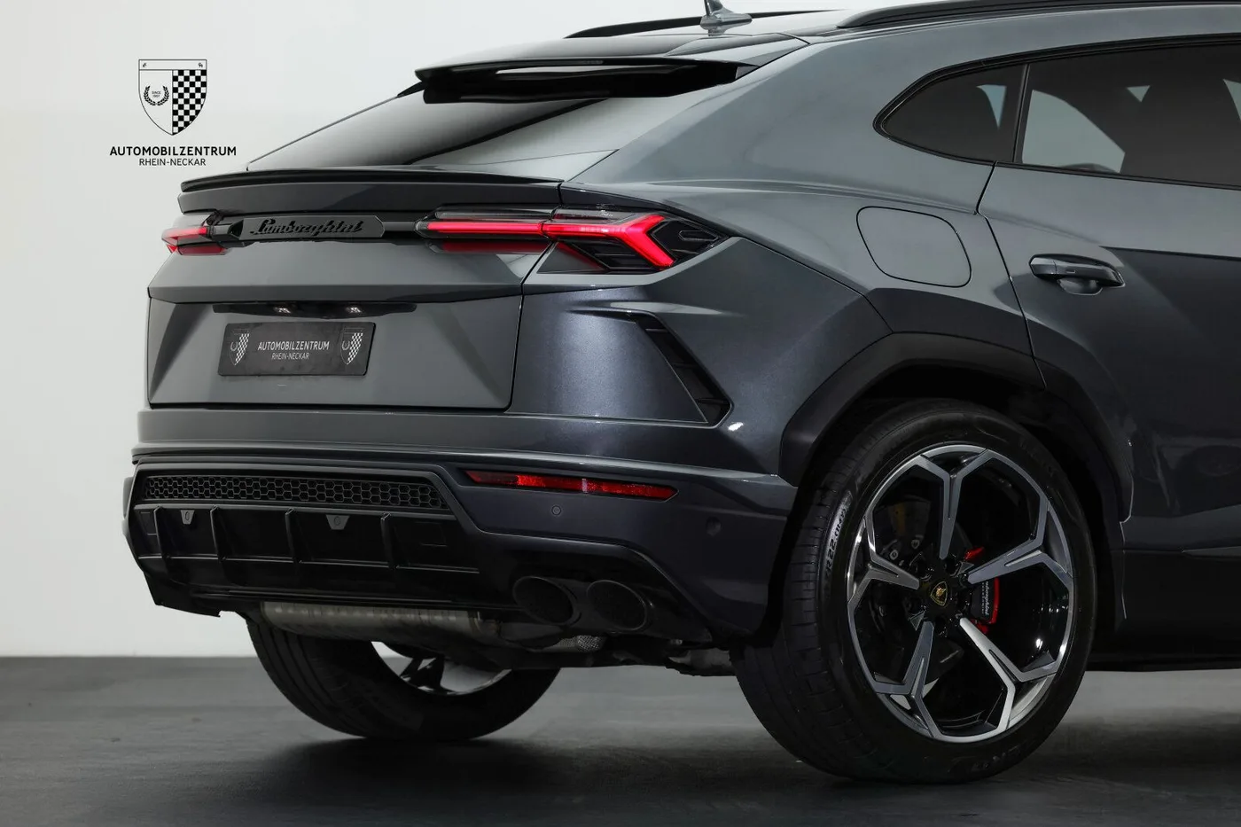 2019 Lamborghini Urus offered by a supercar dealer in Viernheim, Germany, photo 10 of 25