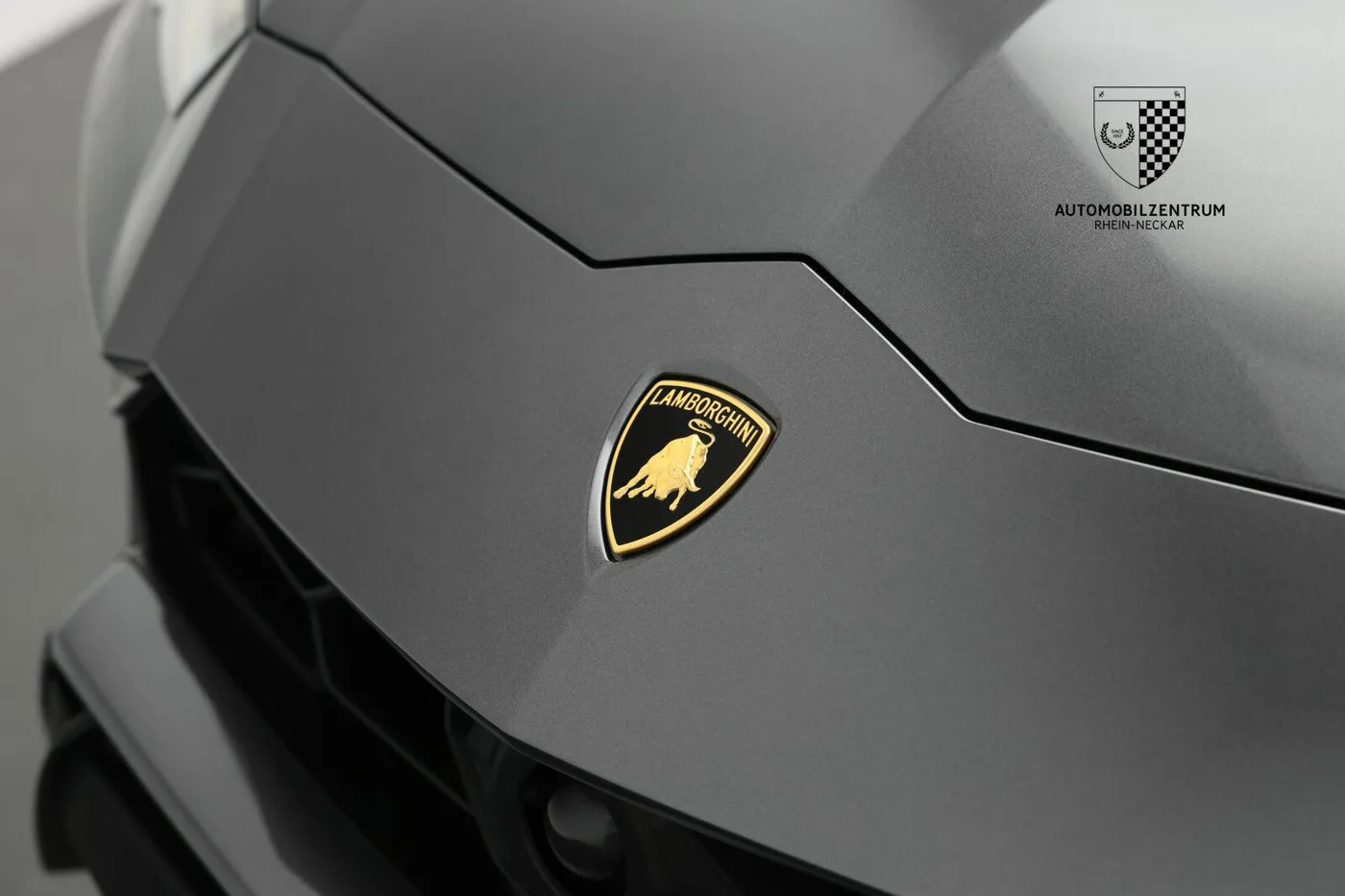 2019 Lamborghini Urus offered by a supercar dealer in Viernheim, Germany, photo 11 of 25
