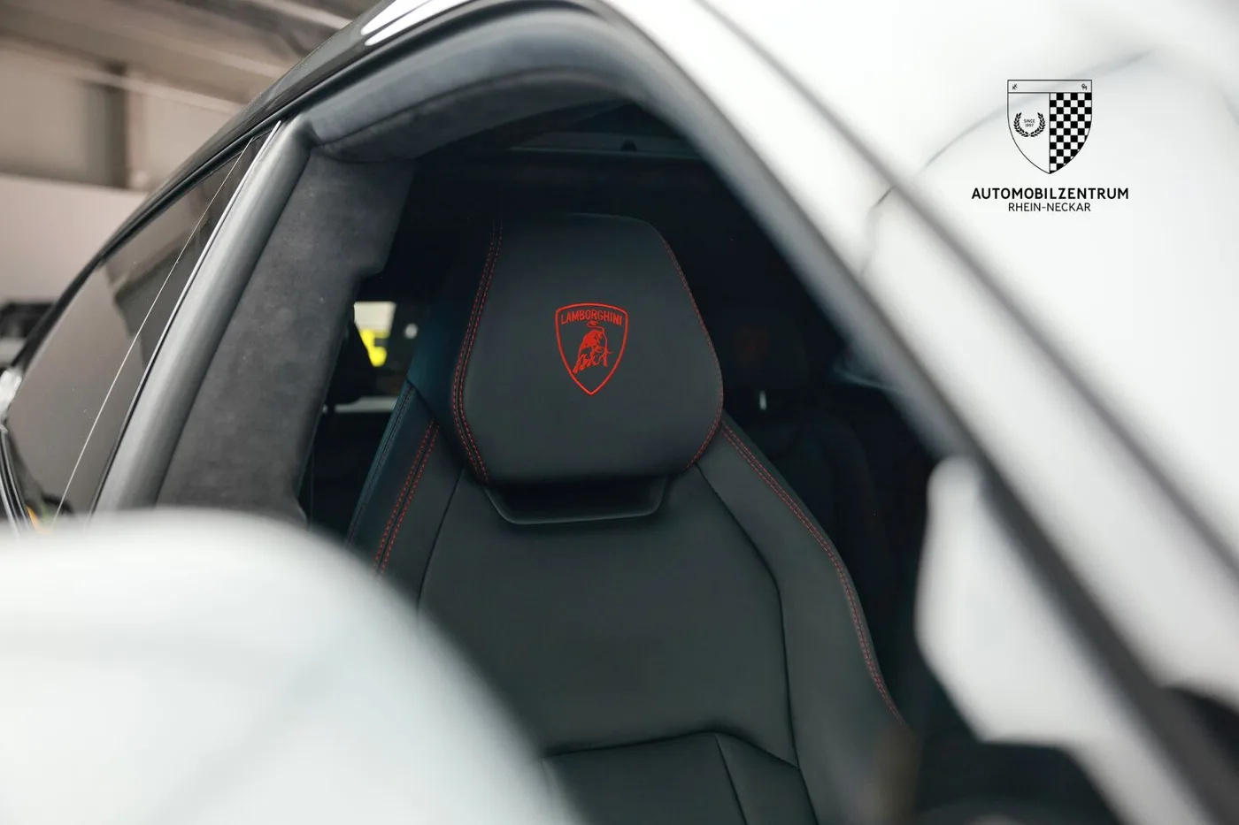 2019 Lamborghini Urus offered by a supercar dealer in Viernheim, Germany, photo 13 of 25