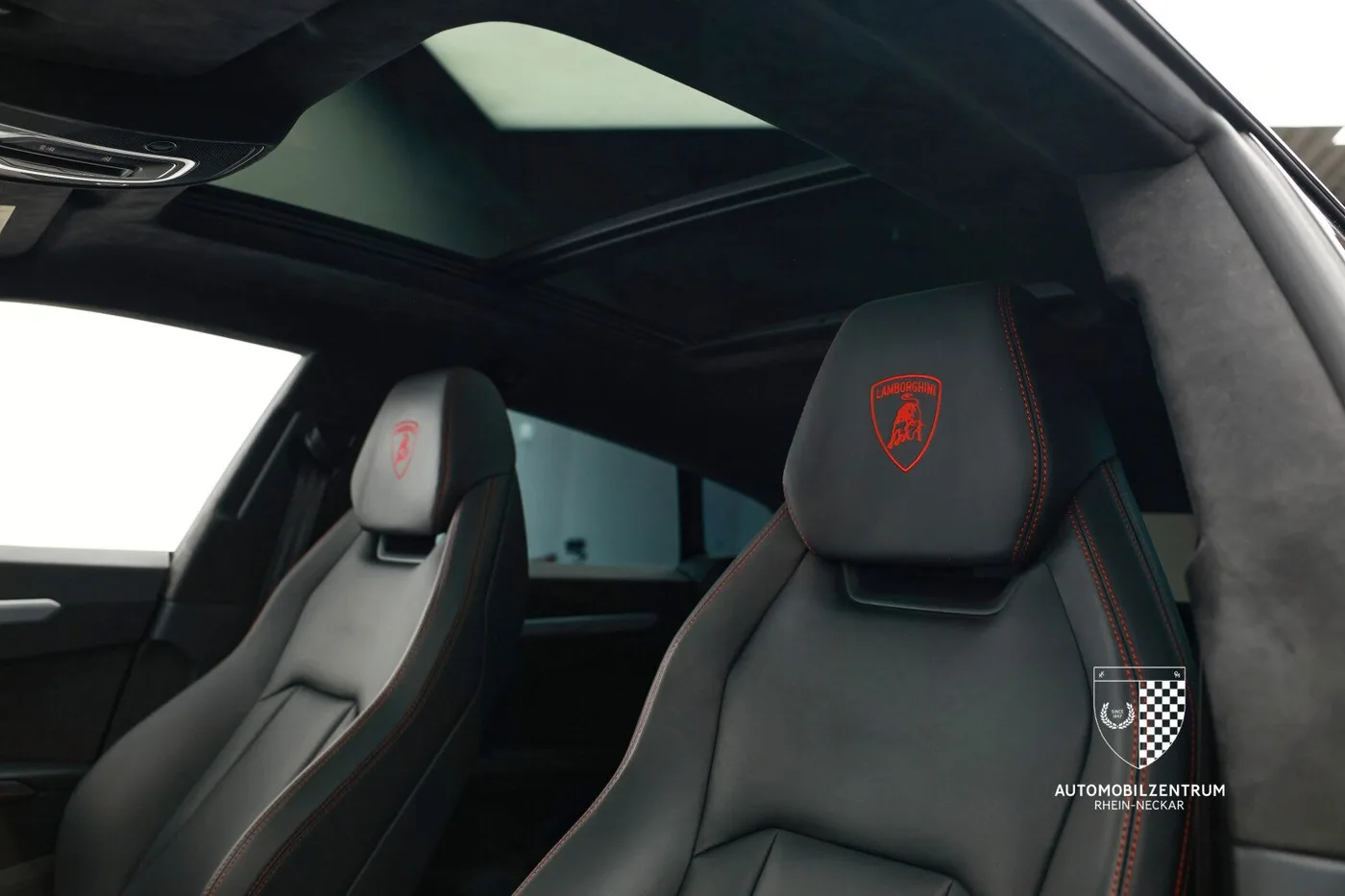 2019 Lamborghini Urus offered by a supercar dealer in Viernheim, Germany, photo 14 of 25