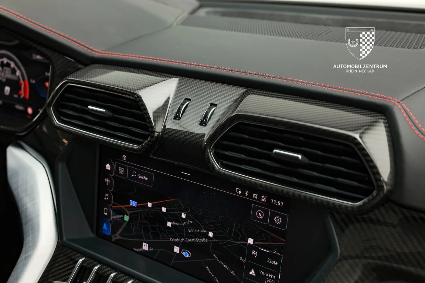 2019 Lamborghini Urus offered by a supercar dealer in Viernheim, Germany, photo 18 of 25
