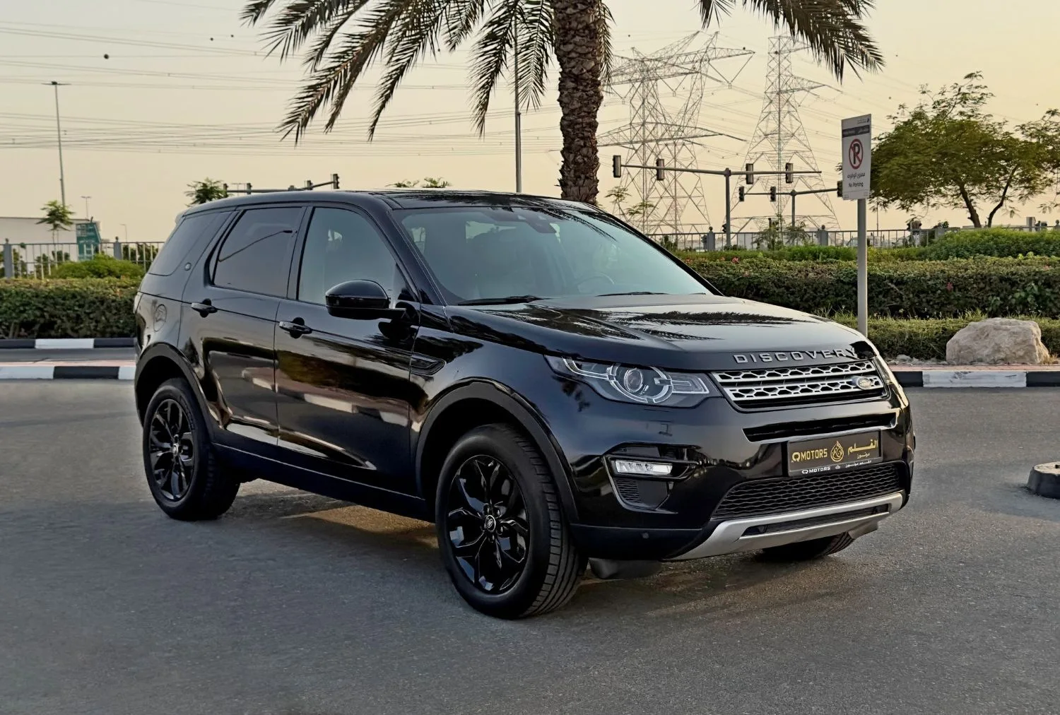 2019 Land Rover Discovery Sport HSE offered by a specialist dealer in Dubai, United Arab Emirates, photo 3 of 13