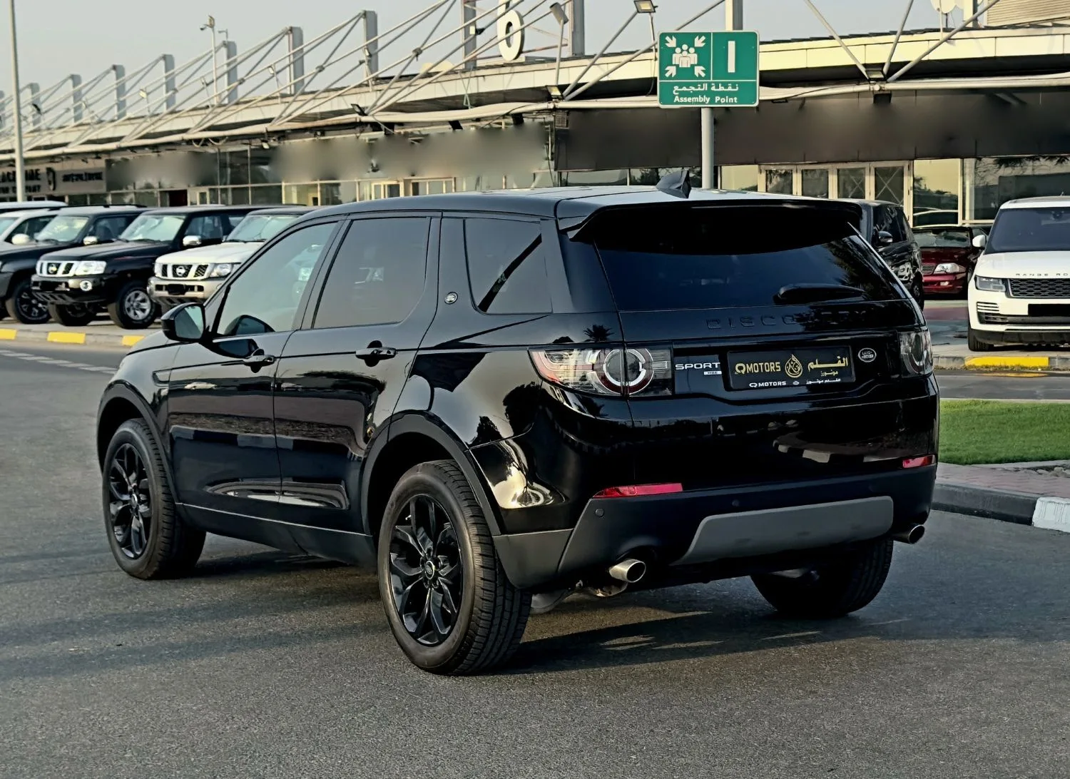 2019 Land Rover Discovery Sport HSE offered by a specialist dealer in Dubai, United Arab Emirates, photo 5 of 13