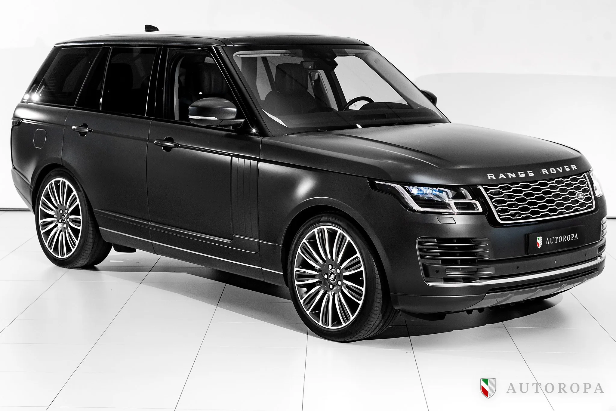 2019 Land Rover Range Rover P400e, Vogue offered by an official Ferrari and Maserati dealer in Arlöv, Sweden, main photo