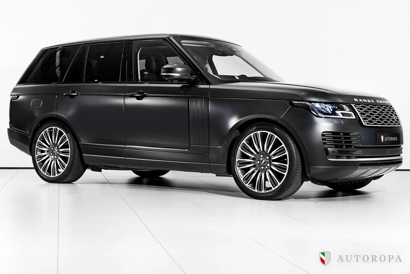 2019 Land Rover Range Rover P400e, Vogue offered by an official Ferrari and Maserati dealer in Arlöv, Sweden, photo 2 of 10