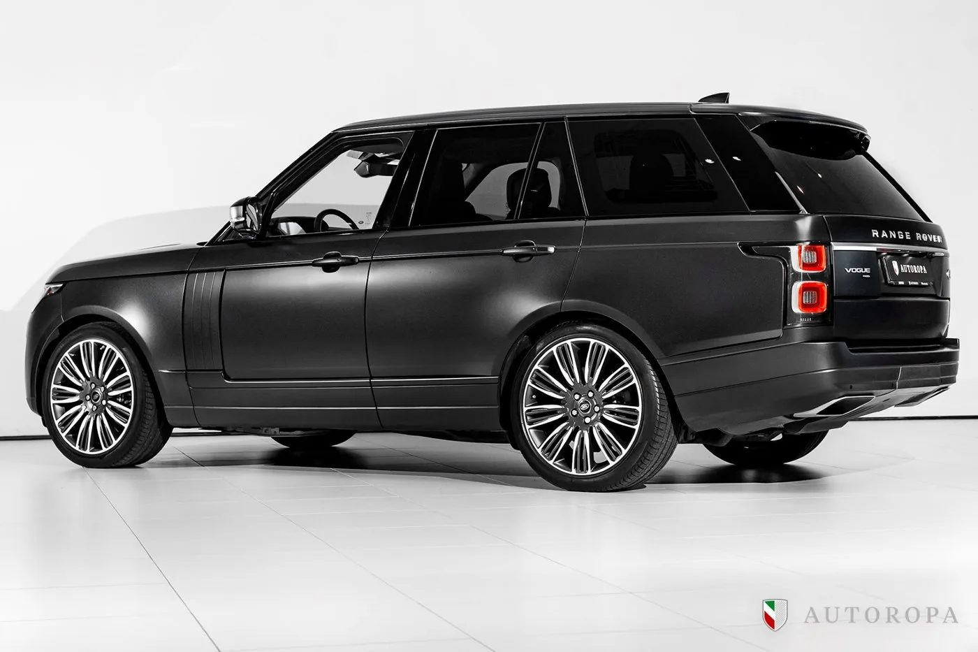 2019 Land Rover Range Rover P400e, Vogue offered by an official Ferrari and Maserati dealer in Arlöv, Sweden, photo 5 of 10