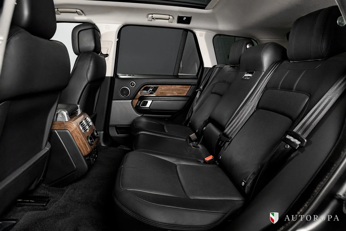 2019 Land Rover Range Rover P400e, Vogue offered by an official Ferrari and Maserati dealer in Arlöv, Sweden, photo 9 of 10
