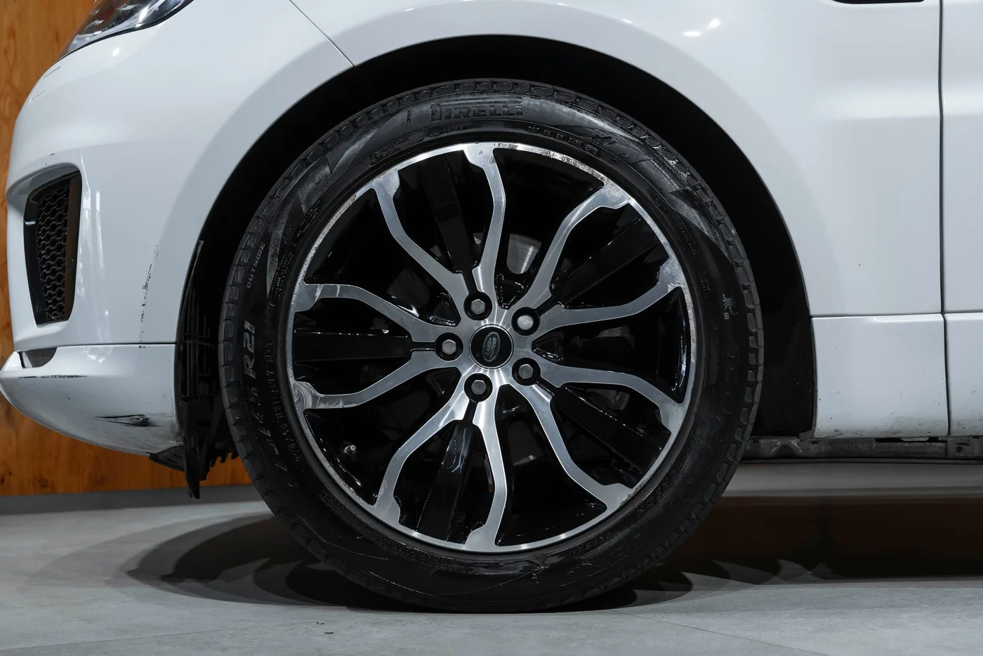 2019 Land Rover Range Rover Sport offered by a specialist dealer in Bratislava, Slovakia, photo 2 of 25