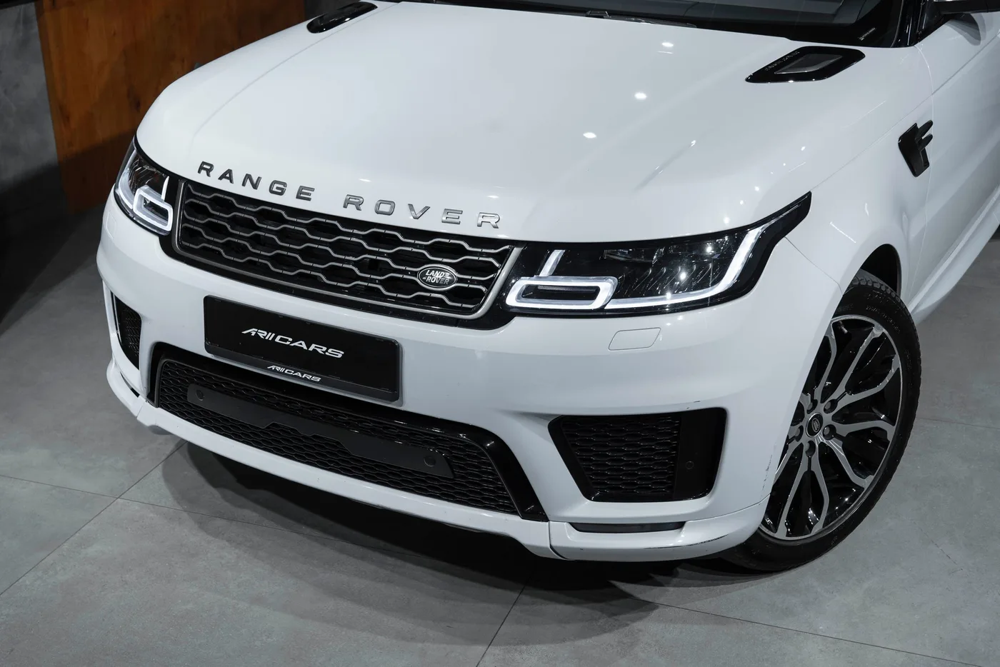 2019 Land Rover Range Rover Sport offered by a specialist dealer in Bratislava, Slovakia, photo 3 of 25