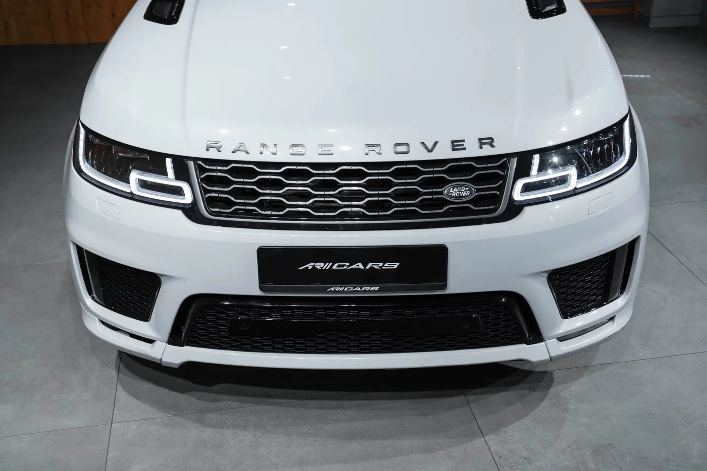 2019 Land Rover Range Rover Sport offered by a specialist dealer in Bratislava, Slovakia, photo 5 of 25
