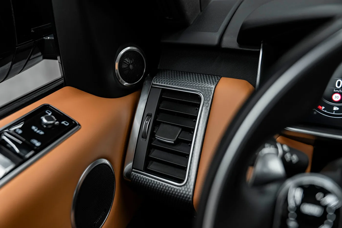 2019 Land Rover Range Rover Sport offered by a specialist dealer in Bratislava, Slovakia, photo 9 of 25
