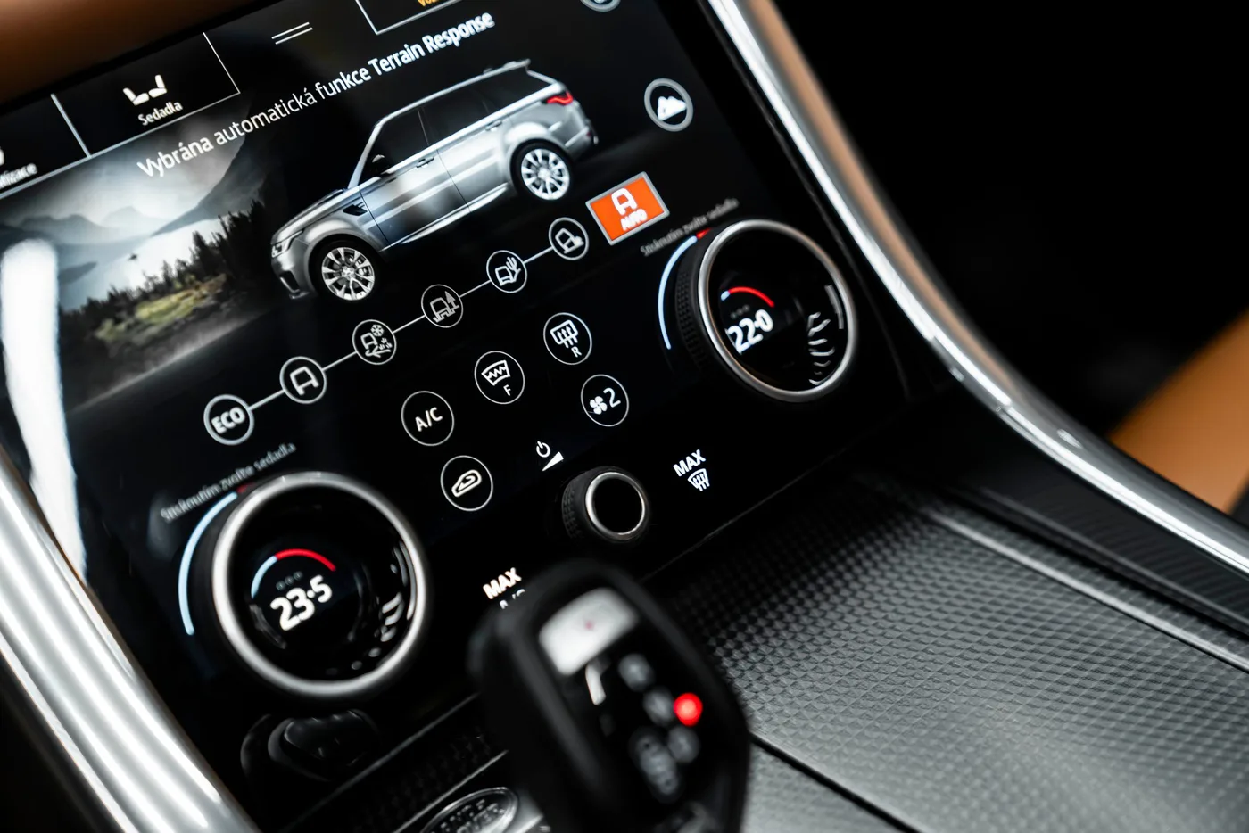 2019 Land Rover Range Rover Sport offered by a specialist dealer in Bratislava, Slovakia, photo 11 of 25