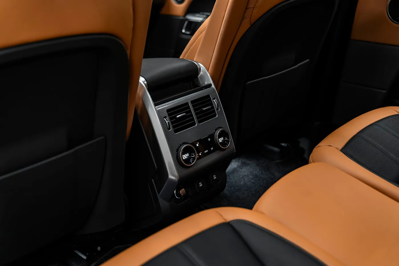 2019 Land Rover Range Rover Sport offered by a specialist dealer in Bratislava, Slovakia, photo 20 of 25