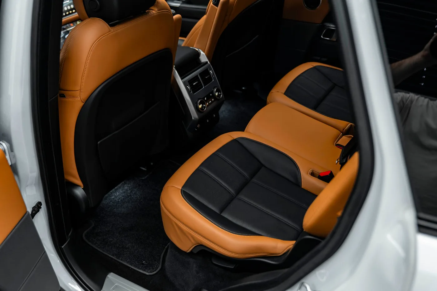 2019 Land Rover Range Rover Sport offered by a specialist dealer in Bratislava, Slovakia, photo 22 of 25