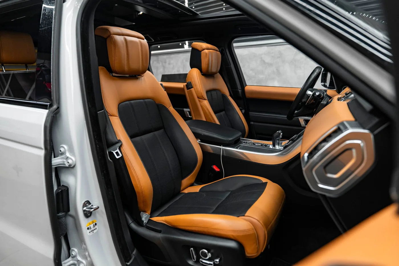 2019 Land Rover Range Rover Sport offered by a specialist dealer in Bratislava, Slovakia, photo 25 of 25