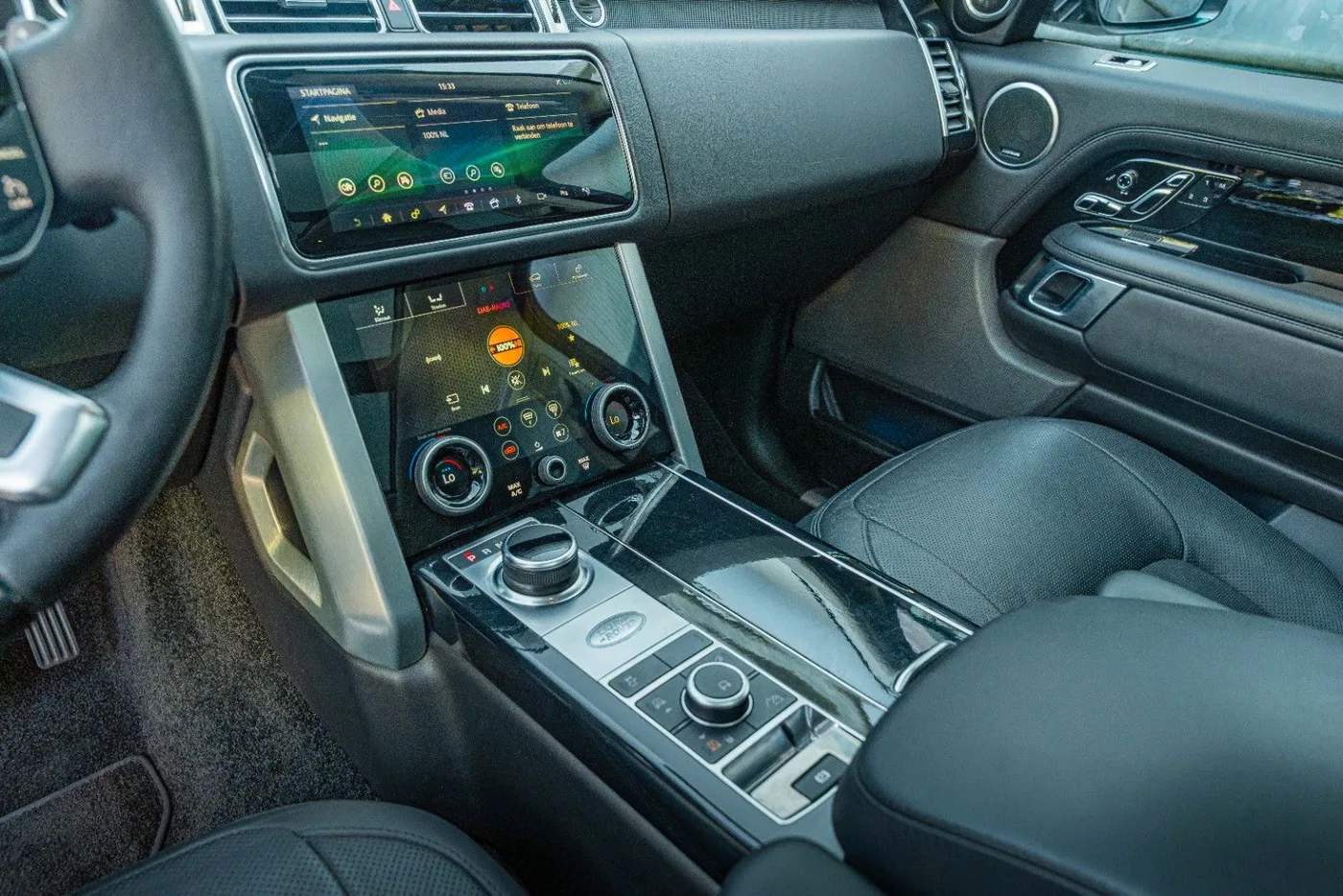 2019 Land Rover Range Rover Vogue, 5.0 V8 supercharged offered by a supercar dealer in Gronau, Germany, photo 20 of 25
