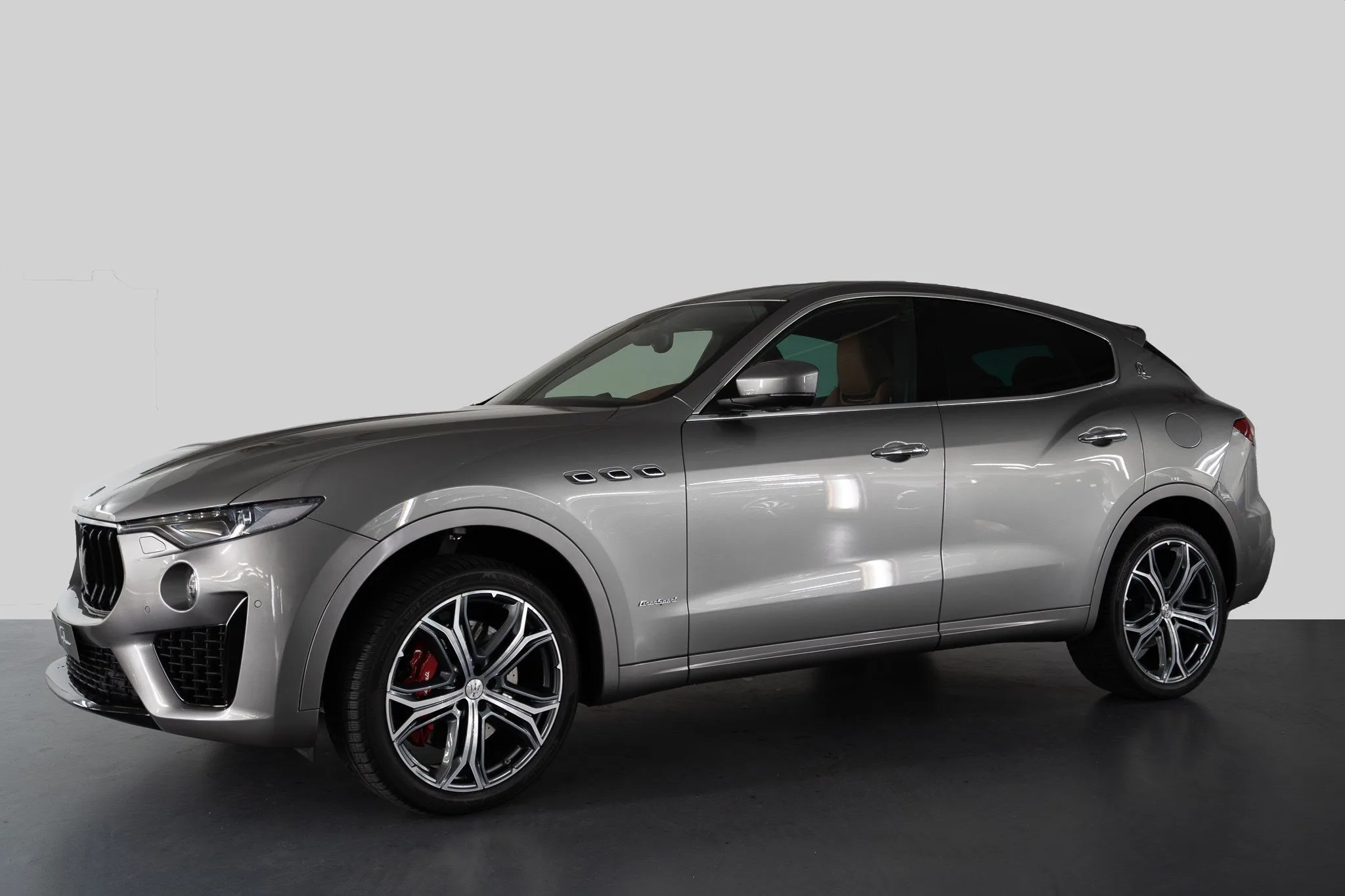 2019 Maserati Levante Modena proposée par un concessionnaire spécialisé à Singen, Allemagne, photo principale