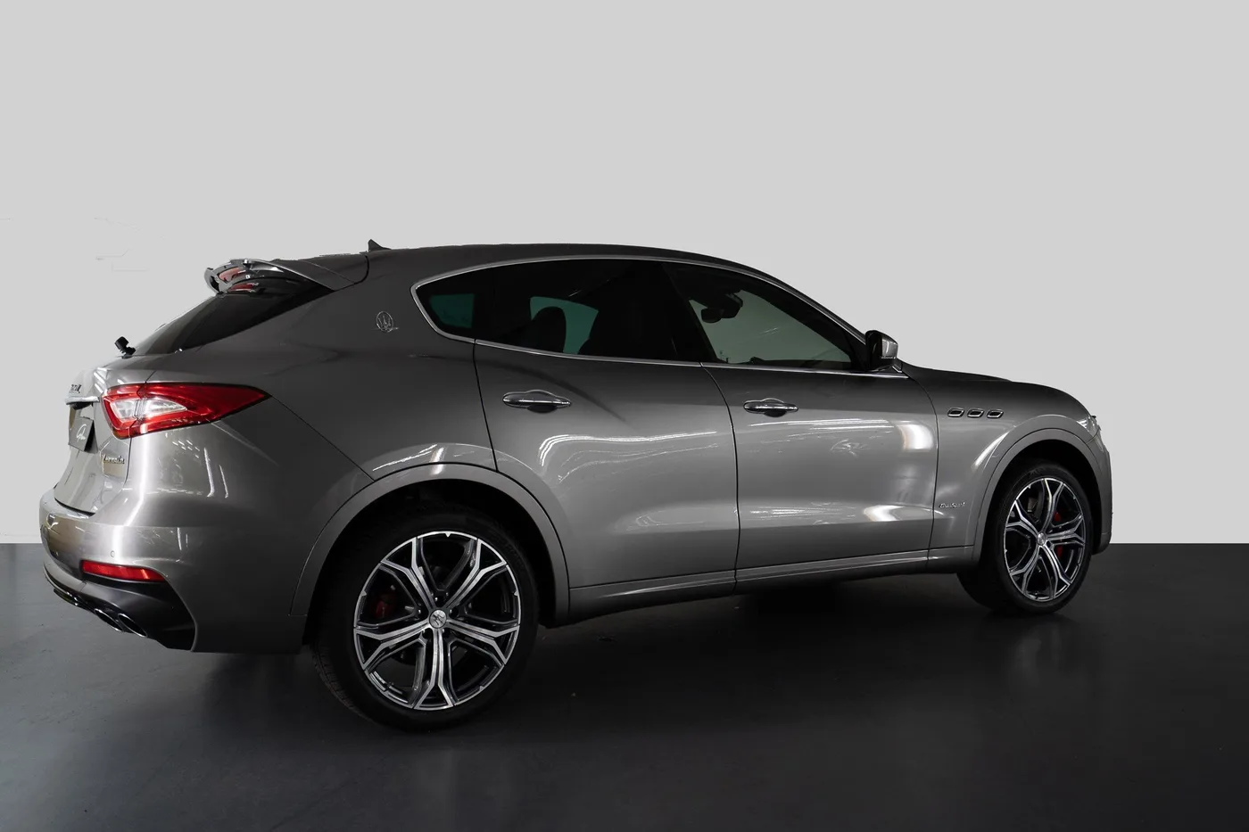 2019 Maserati Levante Modena proposée par un concessionnaire spécialisé à Singen, Allemagne, photo 16 sur 24