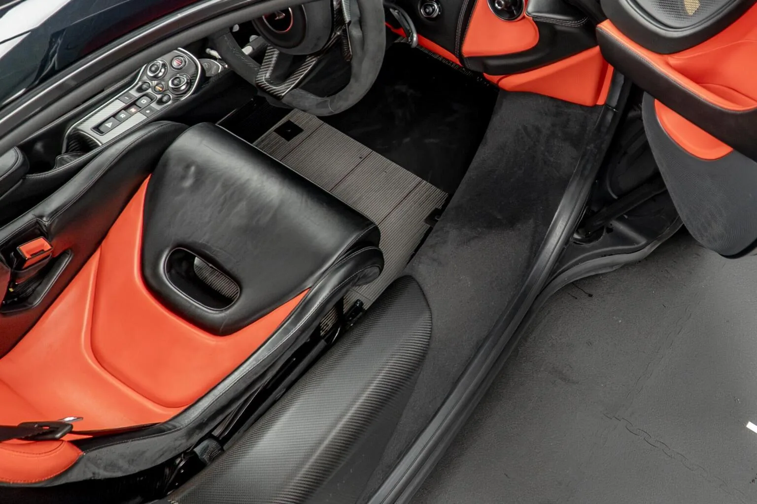 2019 McLaren 600LT, 29/30