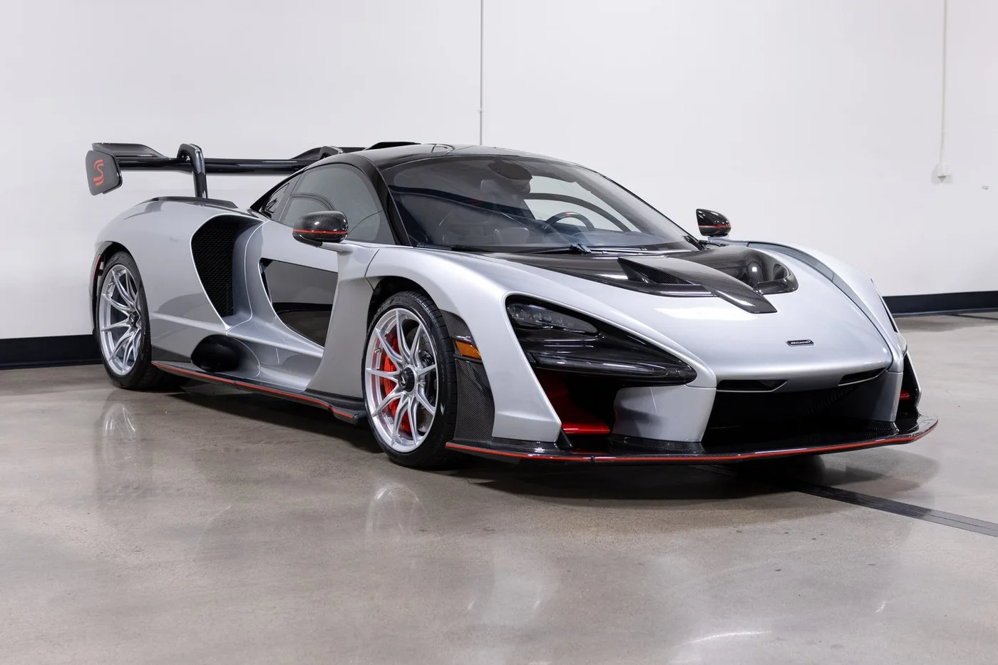 2019 McLaren Senna verkauft von einem Fachhändler in Costa Mesa, Vereinigte Staaten, Foto 2 von 15