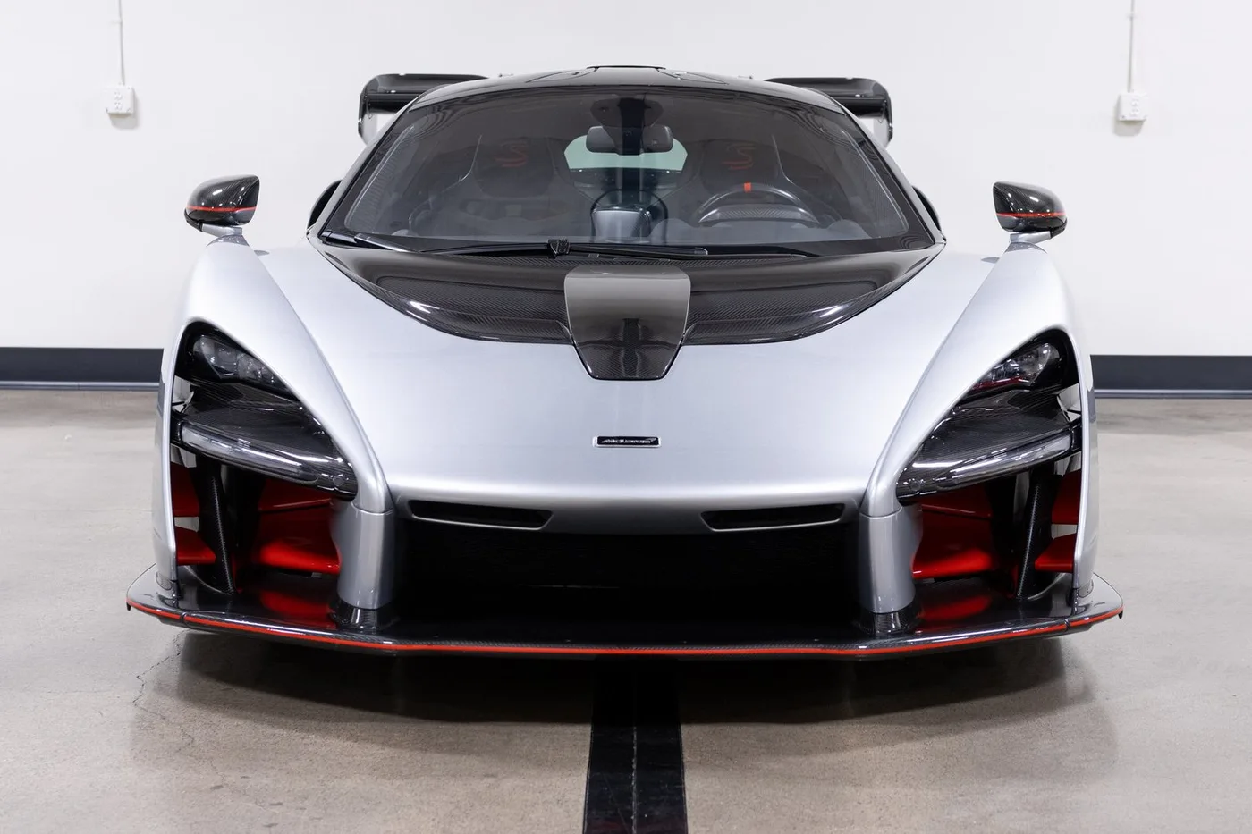 2019 McLaren Senna verkauft von einem Fachhändler in Costa Mesa, Vereinigte Staaten, Foto 3 von 15