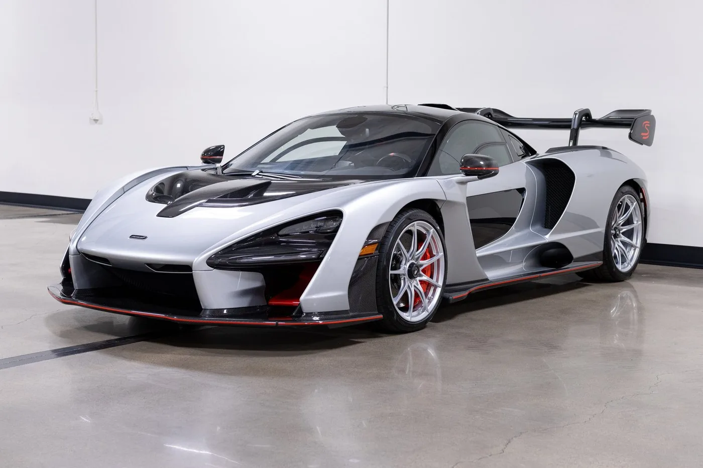 2019 McLaren Senna verkauft von einem Fachhändler in Costa Mesa, Vereinigte Staaten, Foto 4 von 15