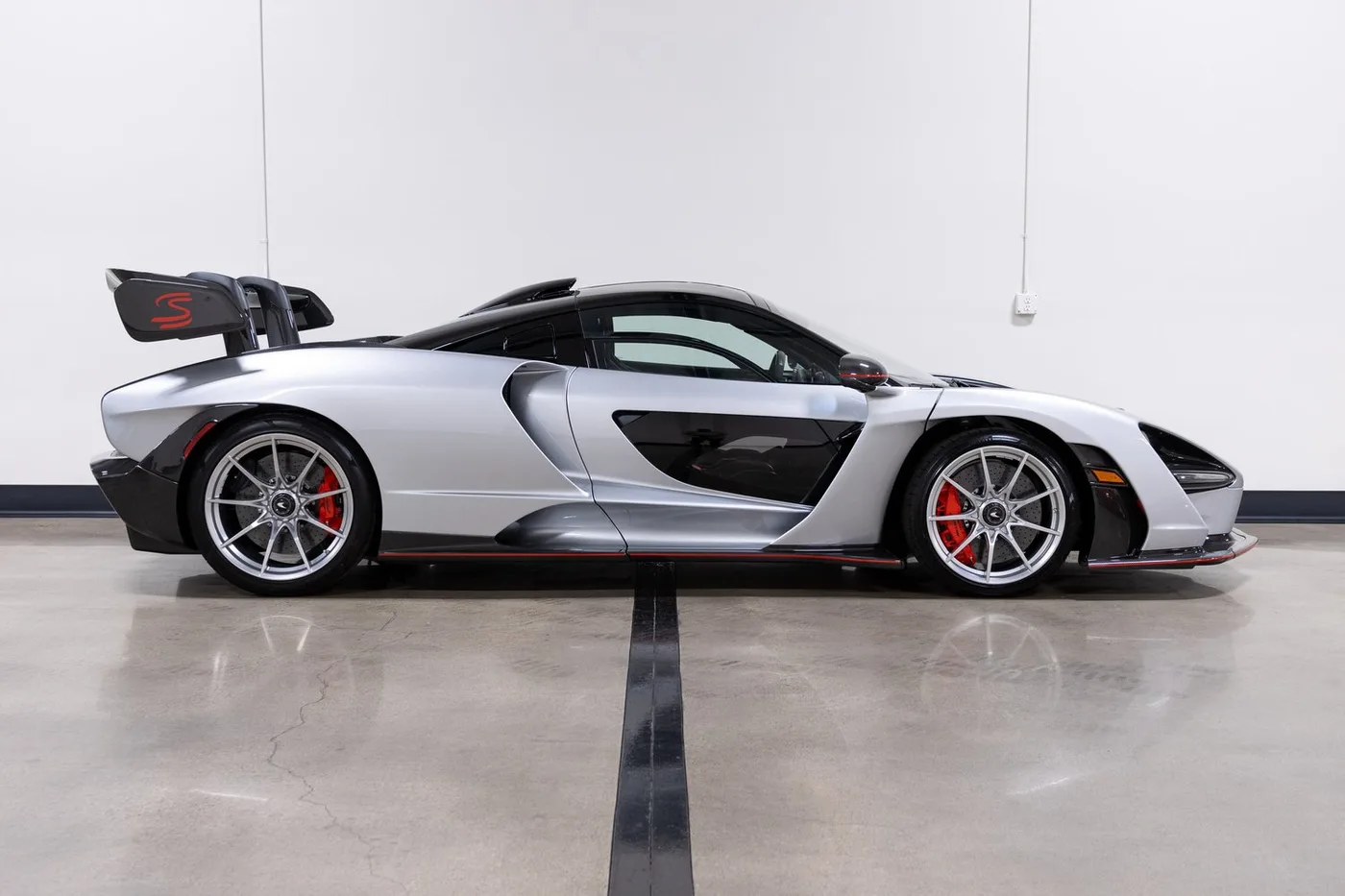 2019 McLaren Senna verkauft von einem Fachhändler in Costa Mesa, Vereinigte Staaten, Foto 9 von 15