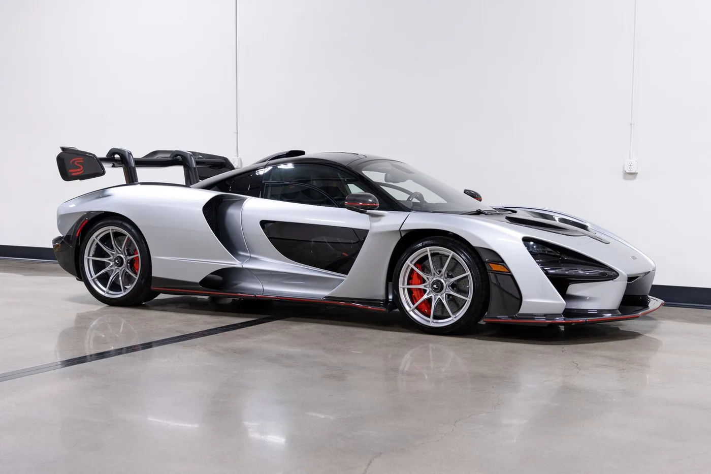 2019 McLaren Senna verkauft von einem Fachhändler in Costa Mesa, Vereinigte Staaten, Foto 10 von 15