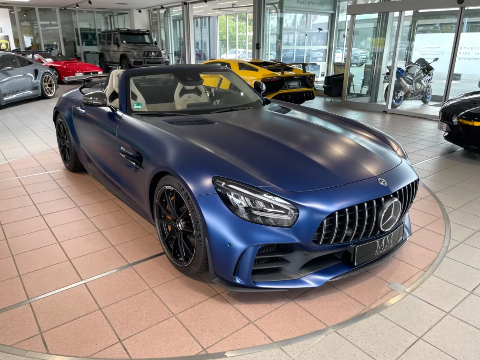 2019 Mercedes-AMG GT R Roadster proposée par un concessionnaire spécialisé à Hannover, Allemagne, photo principale