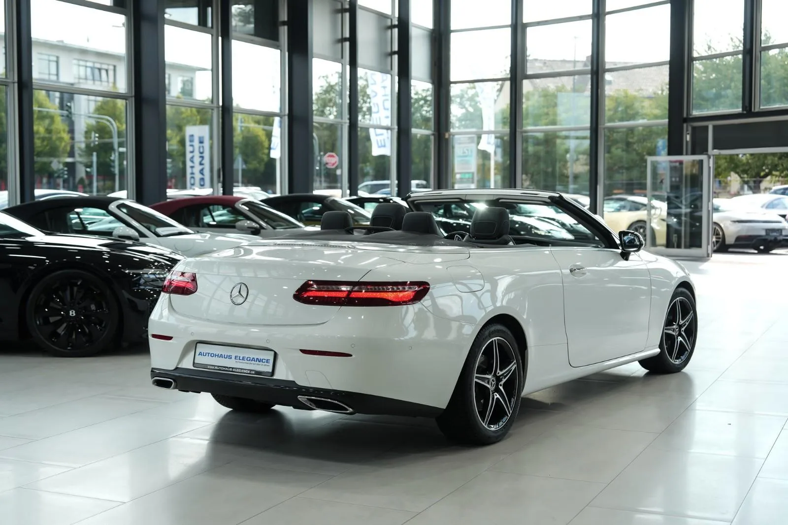 2019 Mercedes-Benz E 220 d Cabriolet, Avantgarde, 2/30