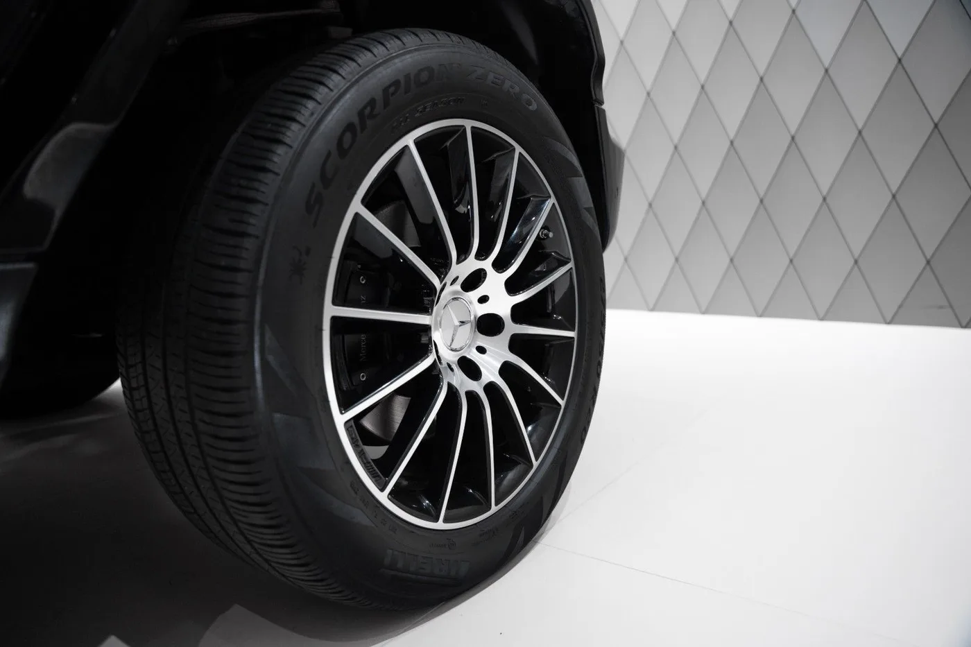 2019 Mercedes-Benz G 350 d AMG Line angeboten von einem Supersportwagenhändler in Schenefeld, Deutschland, Foto 9 von 25