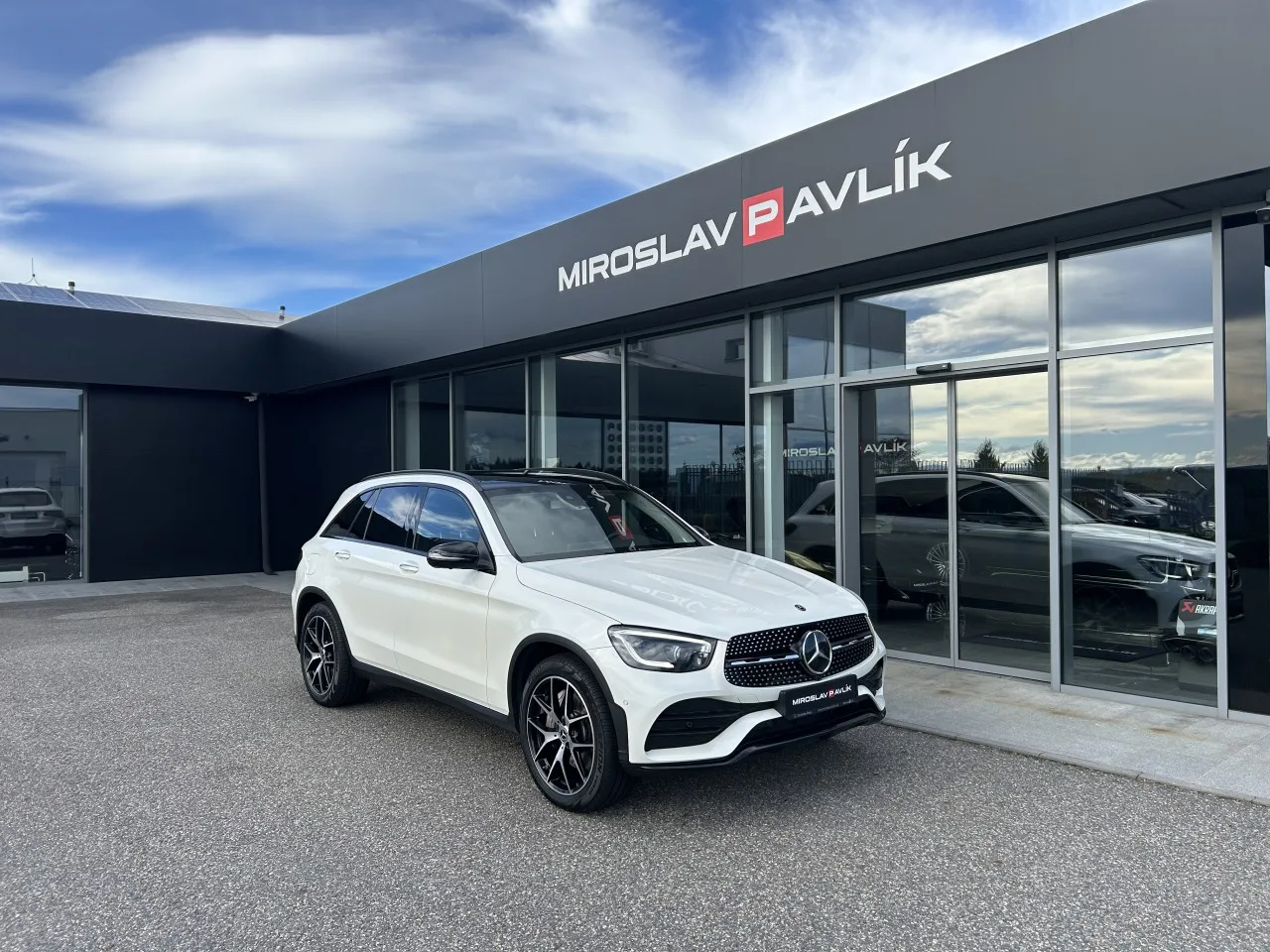 2019 Mercedes-Benz GLC 300 d 4MATIC, AMG Line offered by a specialist dealer in Písek, Czechia, main photo