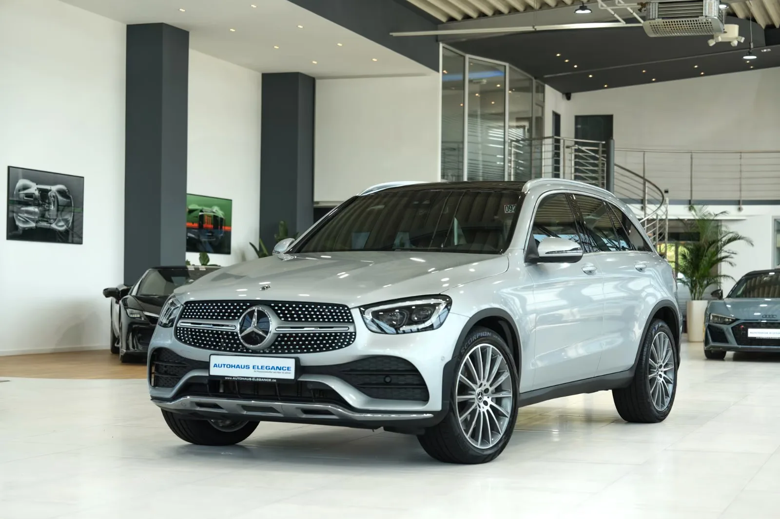 2019 Mercedes-Benz GLC 300 4MATIC, AMG Line angeboten von einem Fachhändler in Köln, Deutschland, Hauptfoto