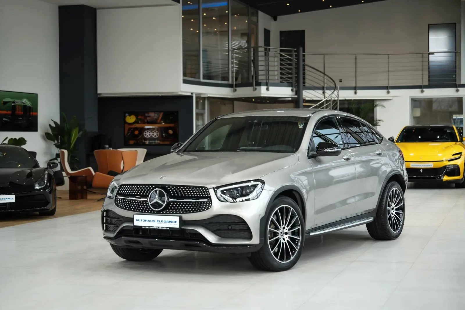 2019 Mercedes-Benz GLC 300 4MATIC Coupé, AMG Line angeboten von einem Fachhändler in Köln, Deutschland, Hauptfoto