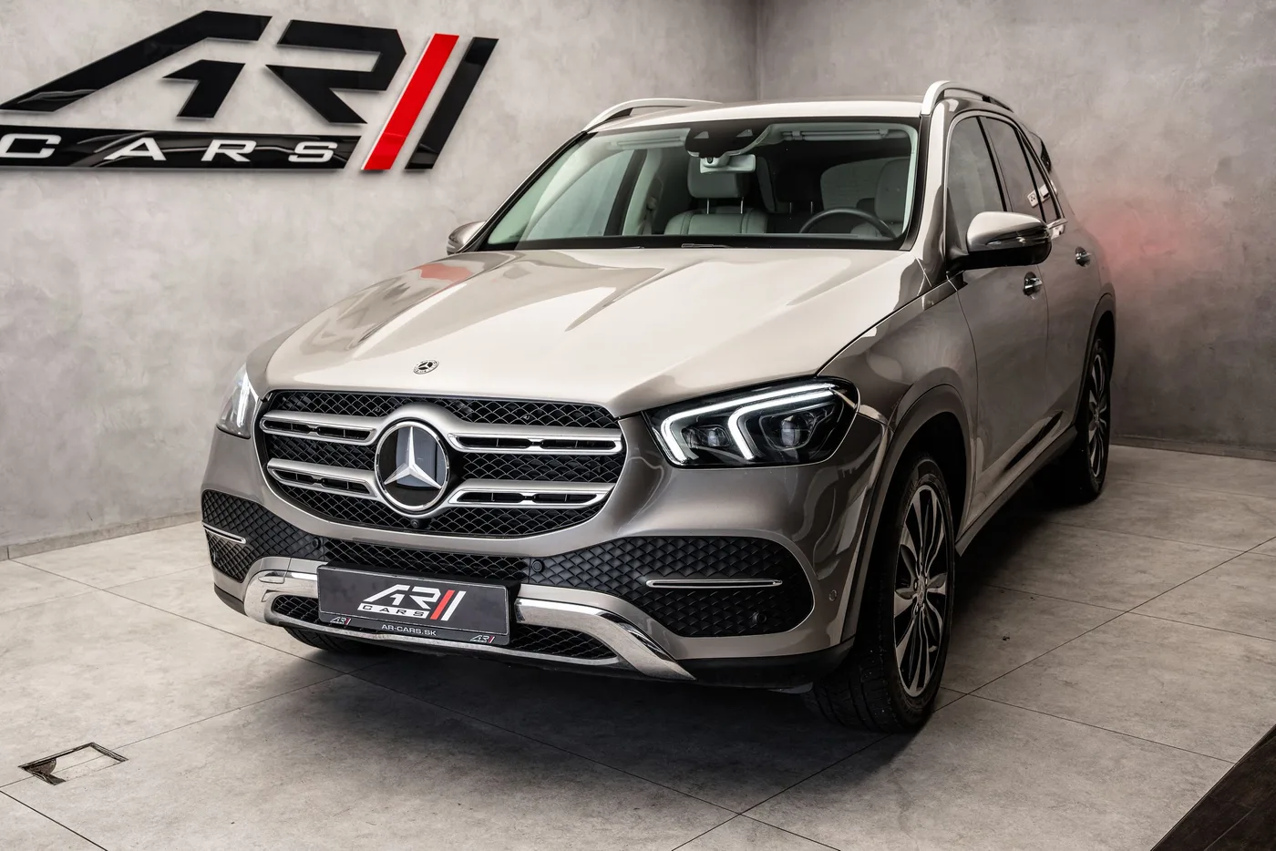 2019 Mercedes-Benz GLE 300 proposée par un concessionnaire spécialisé à Ostrava, Tchéquie, photo 3 sur 25