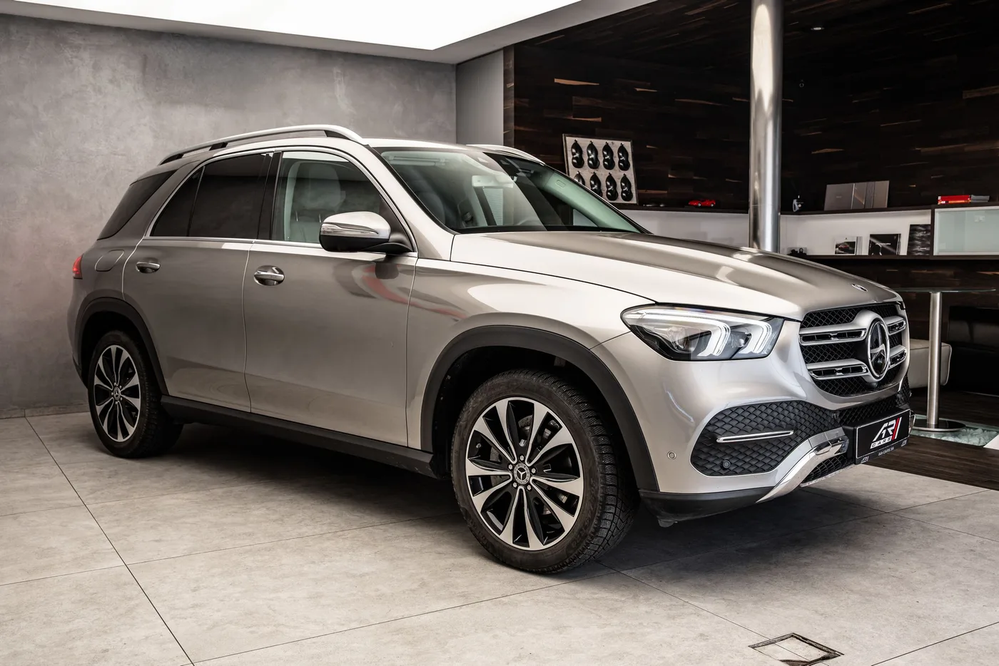 2019 Mercedes-Benz GLE 300 proposée par un concessionnaire spécialisé à Ostrava, Tchéquie, photo 4 sur 25