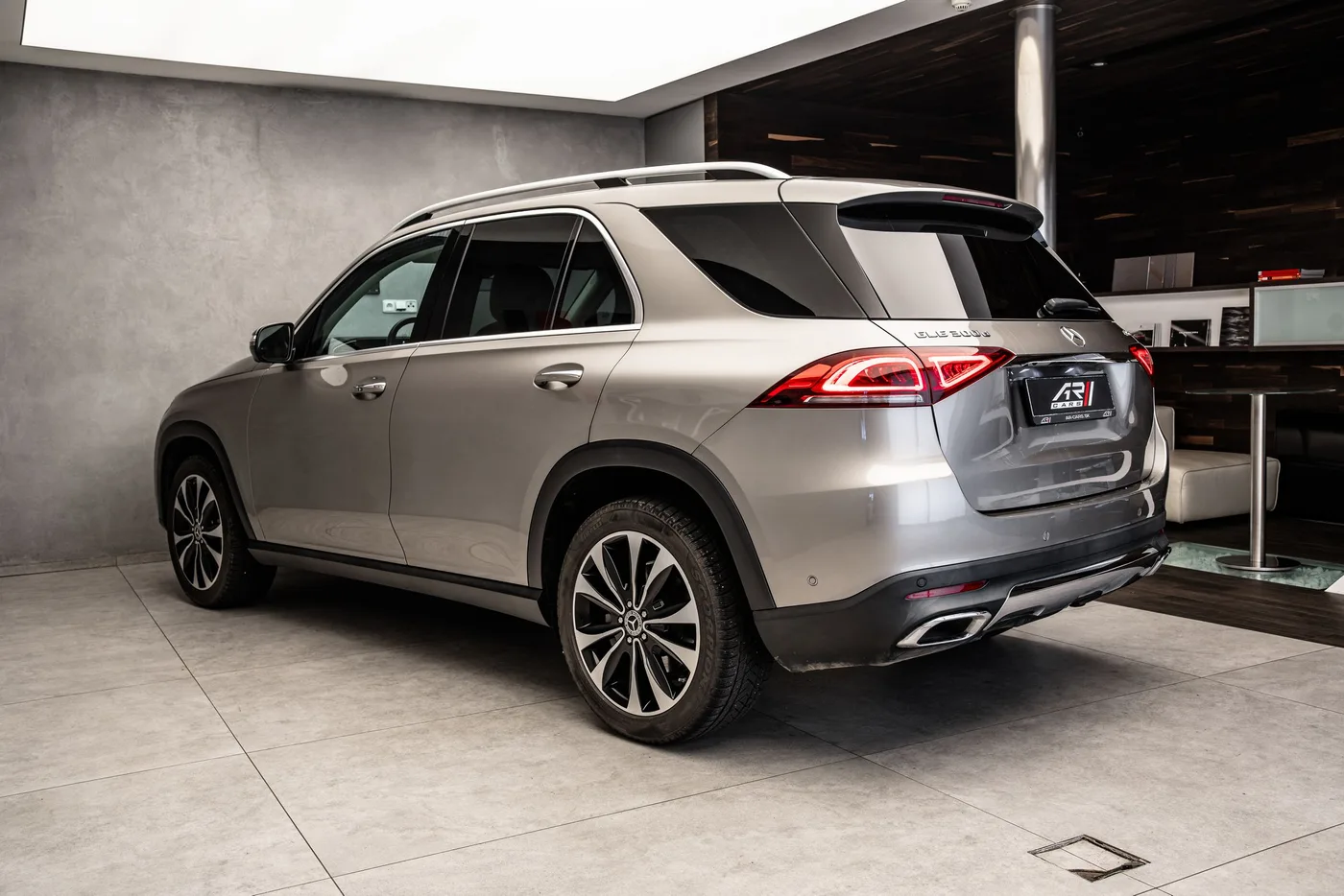 2019 Mercedes-Benz GLE 300 proposée par un concessionnaire spécialisé à Ostrava, Tchéquie, photo 12 sur 25