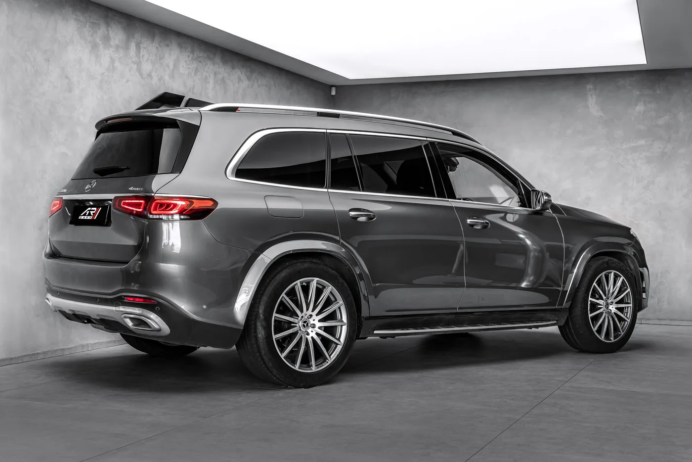 2019 Mercedes-Benz GLS 350 d 4MATIC offered by a specialist dealer in Ostrava, Czechia, photo 5 of 15